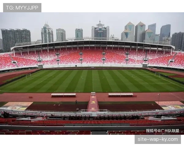 武汉三镇连续两场开局崩盘 门将方镜淇扑救脱手暴露致命短板